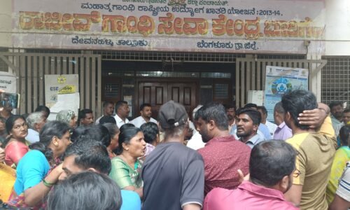 ಕುಡಿಯುವ ನೀರಿಗೆ ಆಗ್ರಹಿಸಿ ಗ್ರಾಮ ಪಂಚಾಯ್ತಿಗೆ ಲಾಕ್!