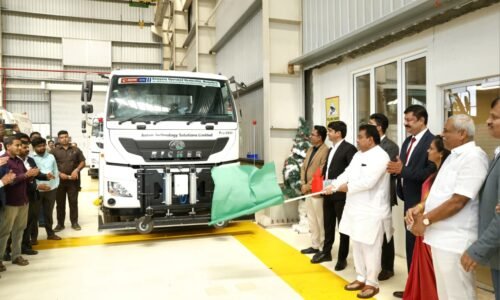 ದೇಶದ ಮೊದಲ ದೇಶೀಯ ತಯಾರಿಕೆಯ ರನ್ ವೇ ಕ್ಲೀನಿಂಗ್ ವೆಹಿಕಲ್ ನೊಯ್ದಾಗೆ ಹಸ್ತಾಂತರ!
