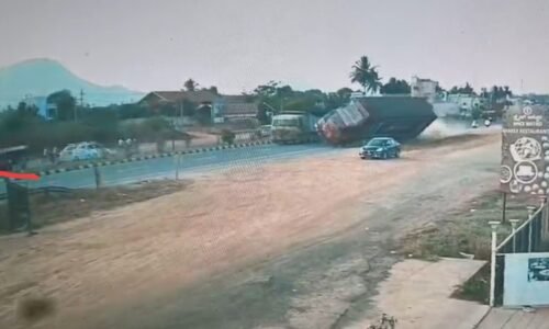 ಹೈವೇಯಲ್ಲಿ ಉರುಳಿಬಿದ್ದ ಬೃಹತ್ ಕoಟೈನರ್ ಲಾರಿ!